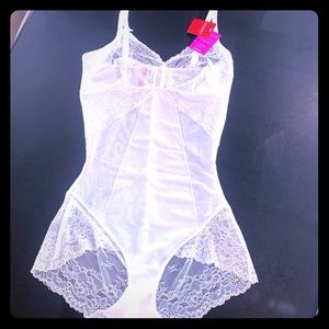 ❌sold❌SPANX “Spotlight on lace” bodysuit